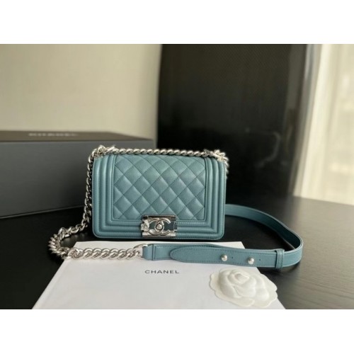 BOLSO DE MANO PEQUEÑO NIÑO CHANEL Piel de ternera Metal plateado A67085 Azul claro