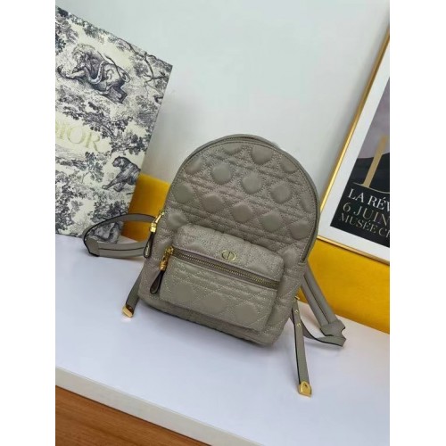 MOCHILA DIOR PEQUEÑA Piel de cordero Cannage M9222U gris claro