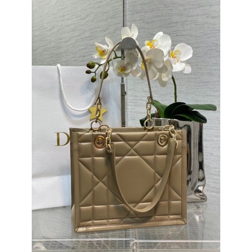 BOLSO TOTE PEQUEÑO DIOR ESSENTIAL Piel de becerro Archicannage Avellana M87211 NEGRO