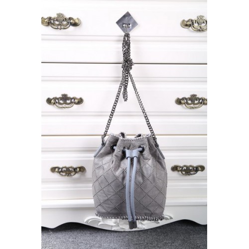 Stella McCartney Falabella Bolso bombonera acolchado con tachuelas SMC013 Gris