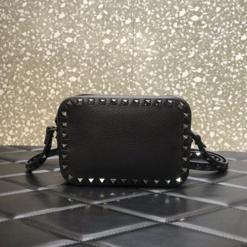 VALENTINO GARAVANI Bolso en piel de becerro 7719 negro y negro -Tono Metal