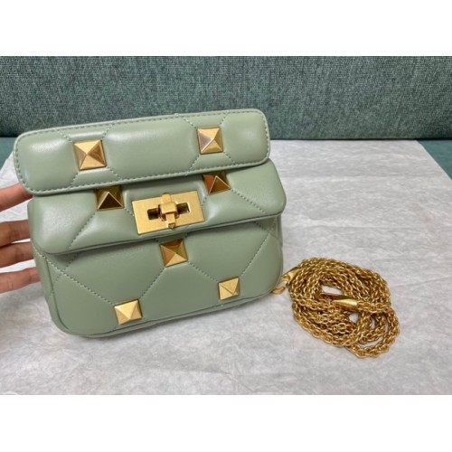 VALENTINO GARAVANI ROMAN STUD Bolso pequeño de piel de cordero 1W2B0L04 verde claro