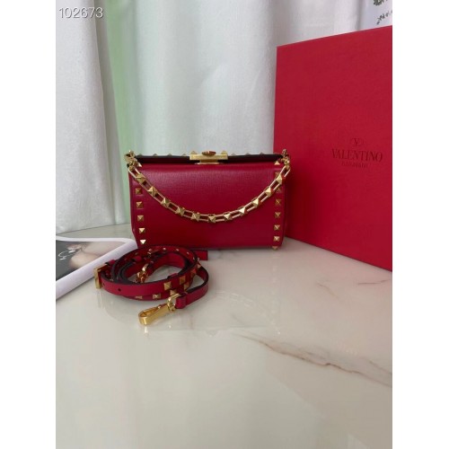 VALENTINO GARAVANI Bolso de hombro Rockstud Alcove Grain de piel de becerro V0189 rojo