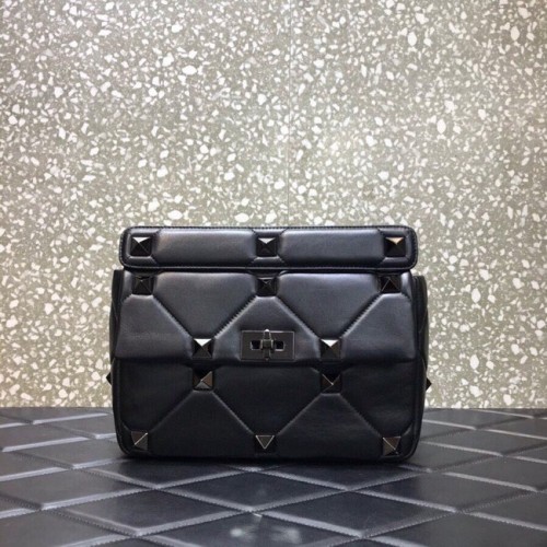 VALENTINO GARAVANI Roman Stud Large Napa piel de oveja 1189L negro