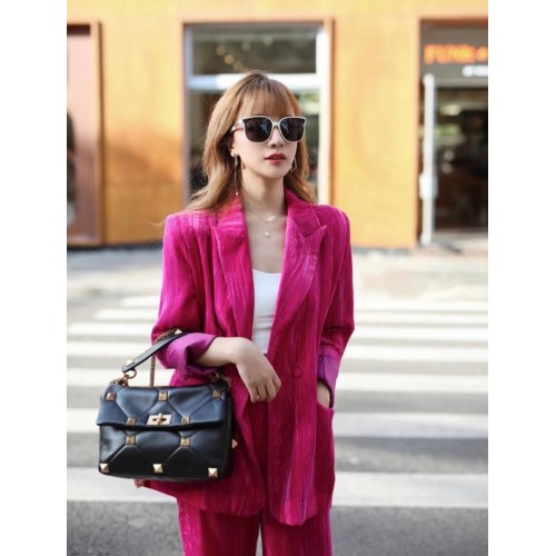 VALENTINO GARAVANI Roman Stud Large Napa piel de oveja A1189L negro