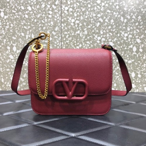 VALENTINO GARAVANI Bolso de hombro Stud Sign de piel de becerro granulada 0808 Burdeos