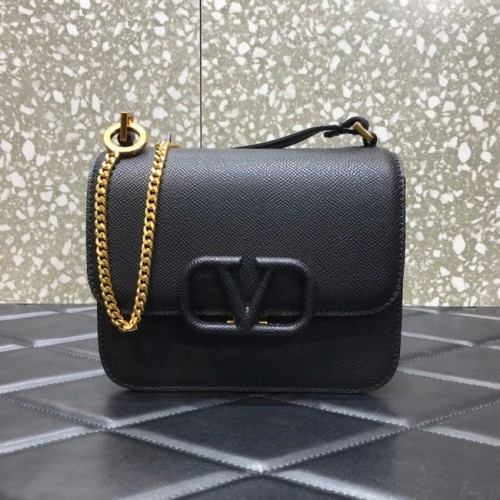 VALENTINO GARAVANI Bolso de hombro Stud Sign de piel de becerro granulada 0808 negro