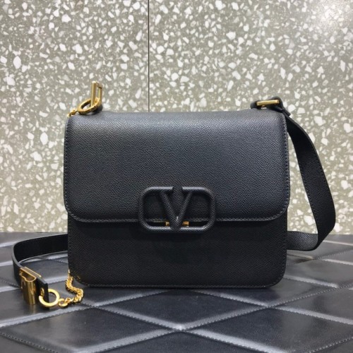 VALENTINO GARAVANI Bolso de hombro Stud Sign de piel de becerro granulada 0809 negro