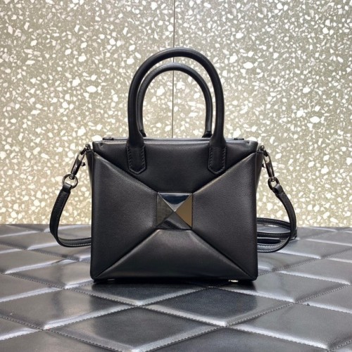 VALENTINO GARAVANI Bolso tote pequeño One Stud de piel de oveja BW0B0K59 negro