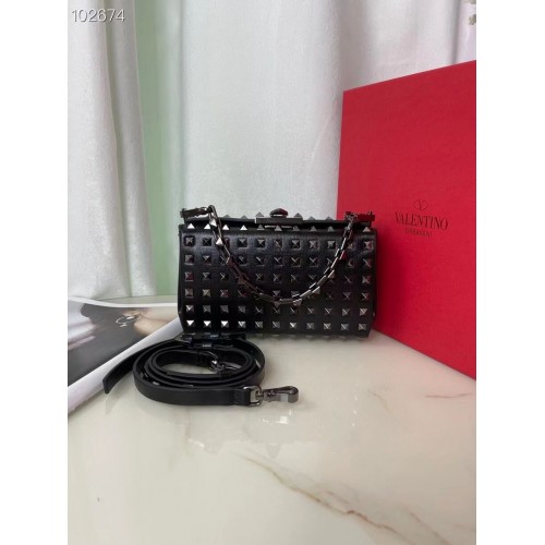 VALENTINO GARAVANI Bolso de hombro Rockstud Alcove Grain de piel de becerro AV0189 negro
