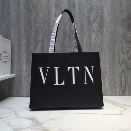 VALENTINO Bolso shopper Rockstud de piel granulada V2052 negro