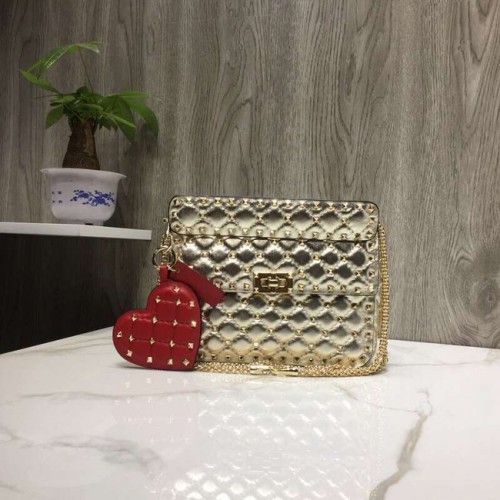 VALENTINO Bolso Rockstud de piel acolchada 0027 dorado