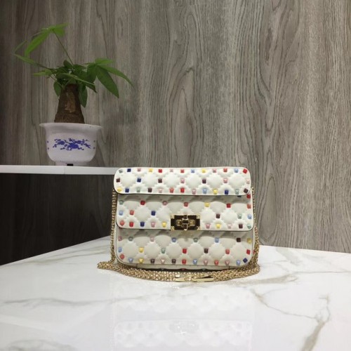 VALENTINO Bolso de hombro Rockstud pequeño de piel acolchada 77562 blanco