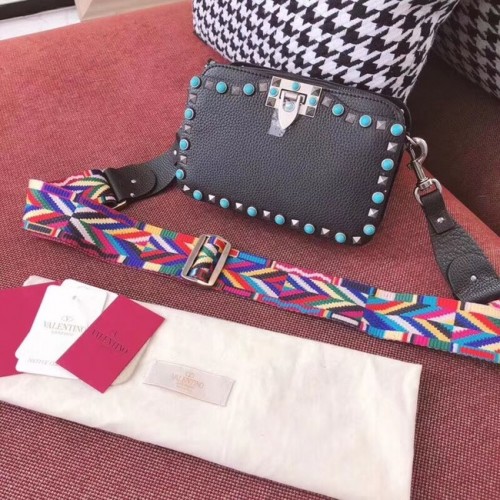 Bolso de hombro Valentino Garavani Rockstud de piel B7279 negro