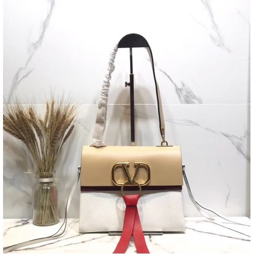 Valentino Garavani VRING Bolso bandolera pequeño de piel 00843 Albaricoque y blanco