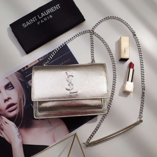 Yves Saint Laurent Bolso de hombro de piel de becerro 452157 Oro