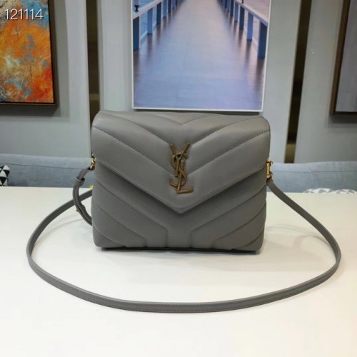 Yves Saint Laurent Bolso tote de piel de becerro 467072 gris