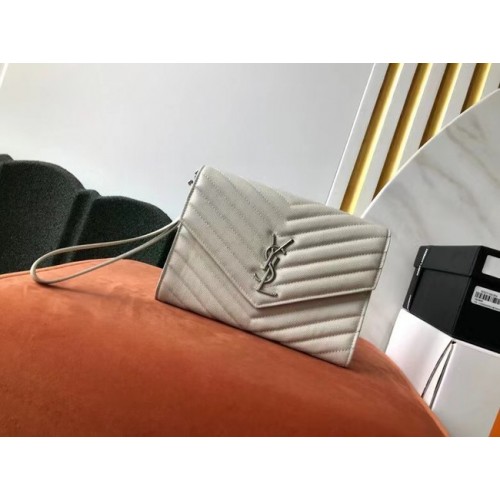 Yves Saint Laurent CLUTCH MONOGRAM DE PIEL GRABADA DE POUDRE ACOLCHADA B617662 blanco