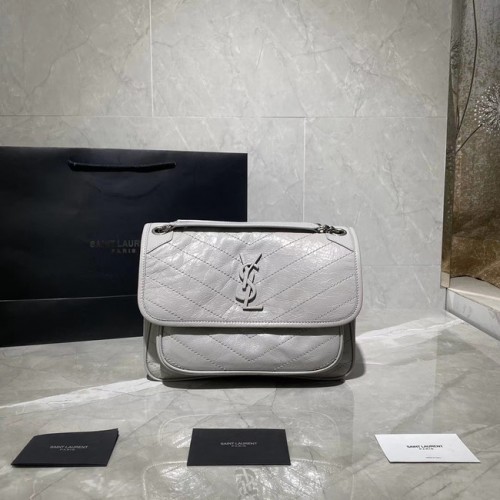 Yves Saint Laurent Bolso mediano con cadena Niki 498894 GRIS PERLA