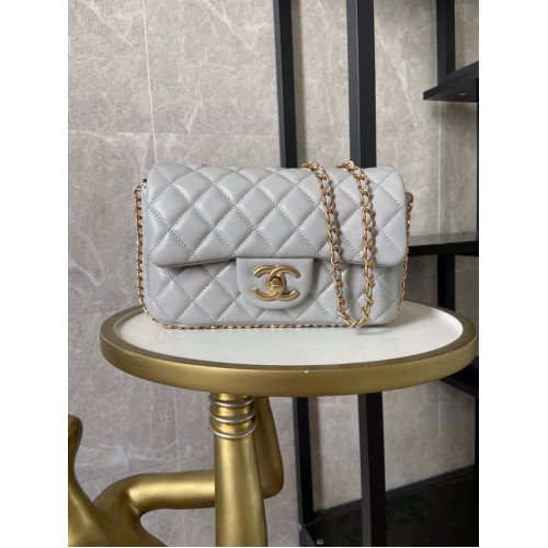 chanel bolso clásico piel de cordero y perlas de imitación metal dorado AS1740 gris claro