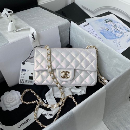 bolso con solapa chanel Piel de becerro iridiscente Tono dorado claro AS1116 Blanco perla