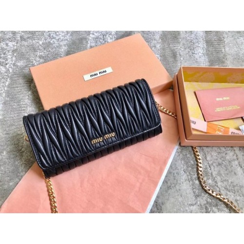 miu miu Matelasse Nappa Leather Clutch 5DH002 negro