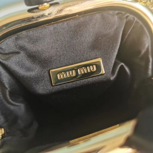 miu miu Matelasse Bolso de hombro en piel de napa 5BB016L negro