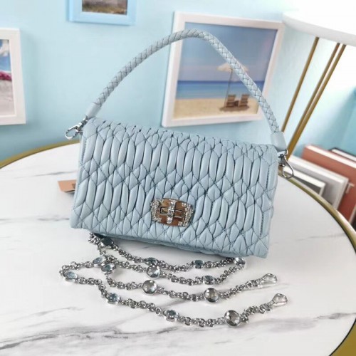 miu miu Bolso de hombro en piel de napa Matelasse 5BP012M azul claro