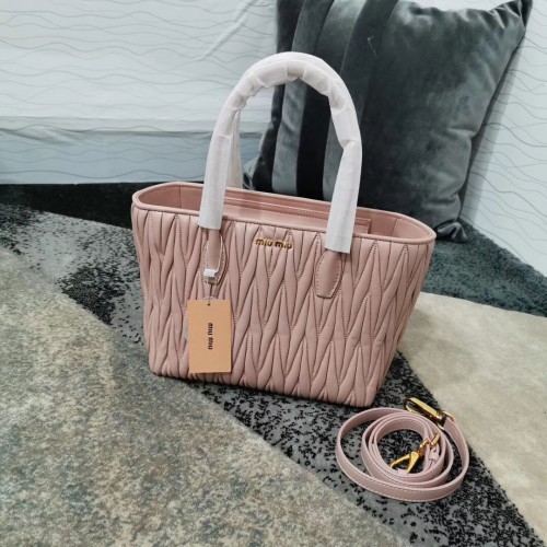 miu miu Bolso con asa superior en piel de napa Matelasse 5BG163 rosa