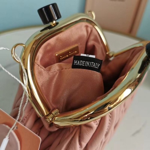 miu miu Matelasse Nappa Leather mini bolso de hombro 5BB017S rosa