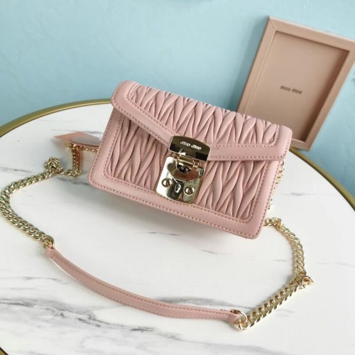 miu miu Matelasse Nappa Leather mini bolso de hombro 5BD099 rosa