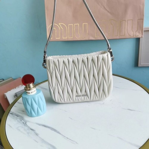 miu miu Matelasse Nappa Leather mini bolso de hombro 5BH200 Plata