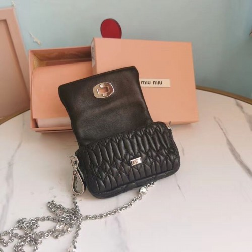 miu miu Matelasse Nappa Leather mini bolso de hombro 5TT124 negro
