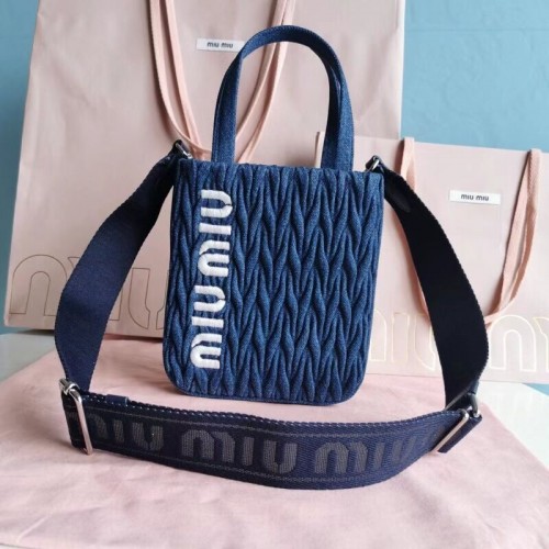 miu miu Matelasse Nappa Leather mini bolso de hombro 6AH228 azul
