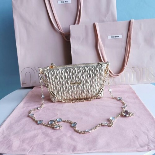 miu miu Matelasse Nappa Leather mini bolso de hombro 6BE641 oro