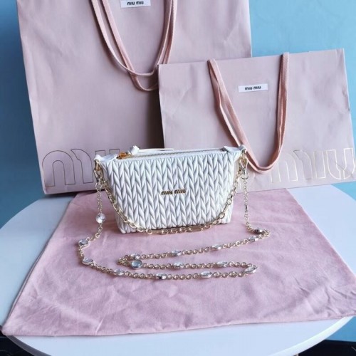 miu miu Matelasse Nappa Leather mini bolso de hombro 6BE641 blanco