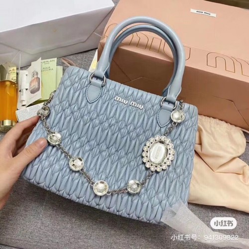 miu miu Matelasse Bolso bandolera de piel de napa 5BA067 azul claro